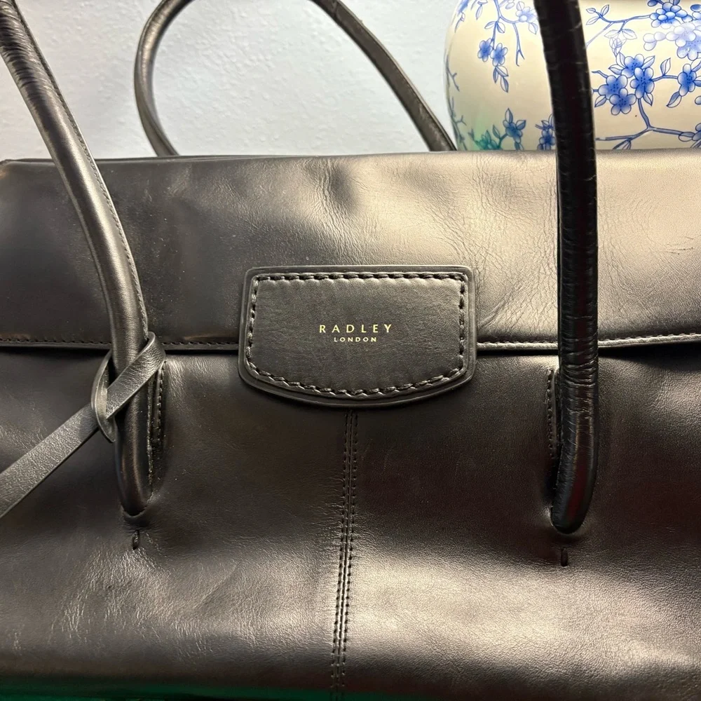 Radley of London black leather women’s satchel purse. Like new condition. - Picture 6 of 6
